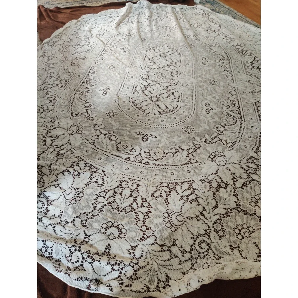 Vintage Cream Floral Lace Tablecloth 48
